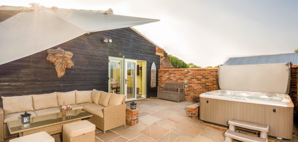 Walnut Courtyard, Seating & Hot Tub